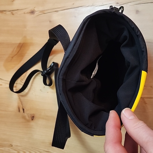 La Sportiva NWOT Chalk Bag - Picture 2 of 2